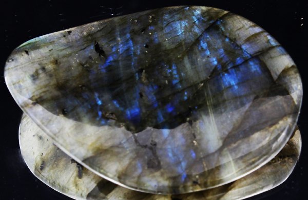 185ct Delicate Potato Chip Cut Labradorite Cabochon: Excellent expensive cut