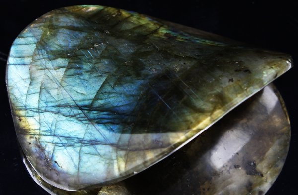 130ct Delicate Potato Chip Cut Labradorite Cabochon: Excellent expensive cut
