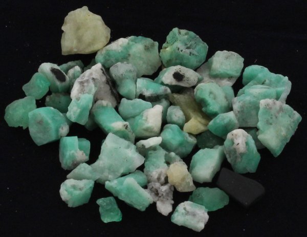 204ct Better Grade Colombian Emerald Rough: Excellent hi-grade parcel