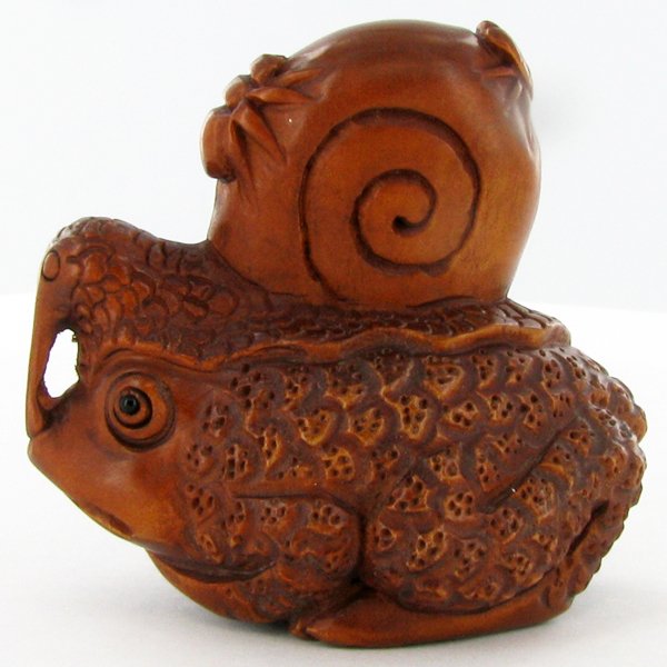 Handcarved Japenese Boxwood Netsuke: Excellent handcarved piece with lots of detail 2"