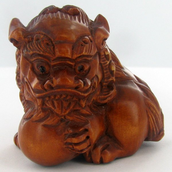 Handcarved Japenese Boxwood Netsuke: Excellent handcarved piece with lots of detail 2"