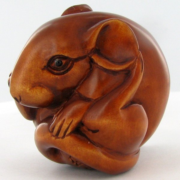 Handcarved Japenese Boxwood Netsuke: Excellent handcarved piece with lots of detail 2"