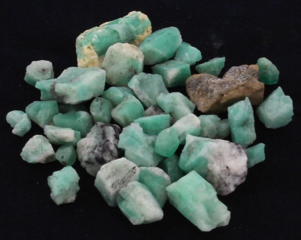203ct Better Grade Colombian Emerald Rough: Excellent hi-grade parcel