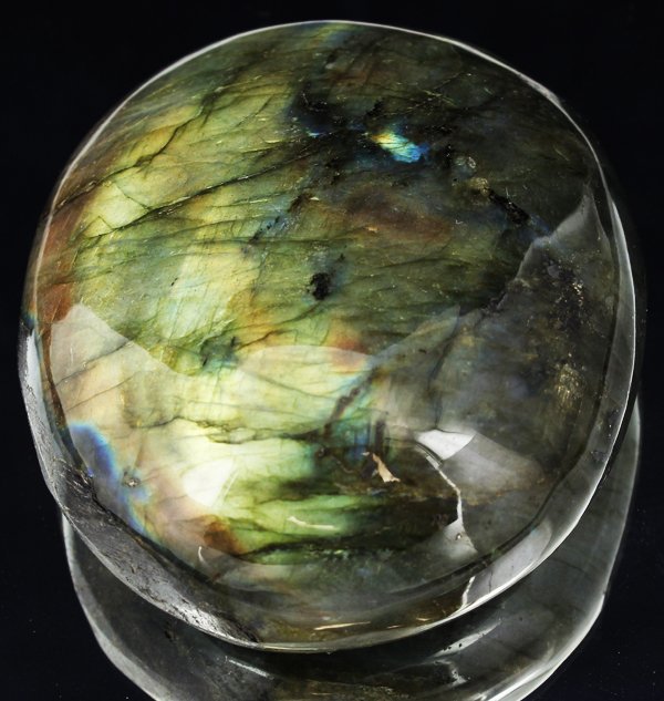 1043ct Hefty Labradorite Cabochon: Excellent large piece