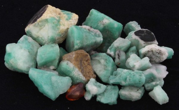 207.5ct Better Grade Colombian Emerald Rough: Excellent hi-grade parcel