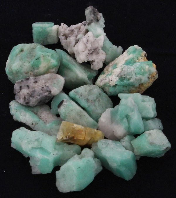 202.5ct Better Grade Colombian Emerald Rough: Excellent hi-grade parcel