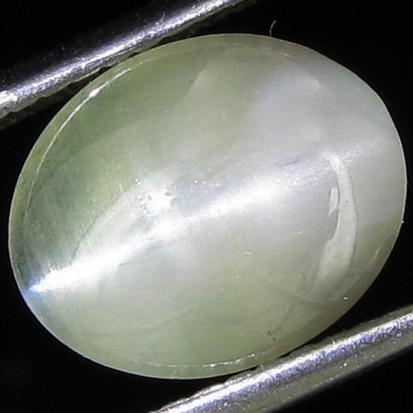 2.31ct Strong Pattern Translucent Chrysoberyl Cat'S Eye: Excellent piece; well cut & colored; with treatment