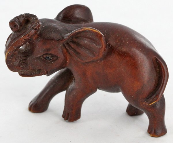 Handcarved Japenese Boxwood Netsuke: Excellent handcarved piece; 2"