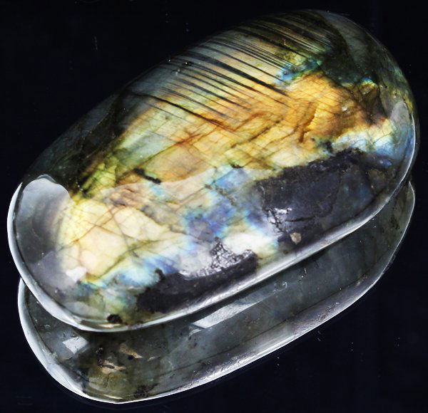 680ct Hefty Labradorite Cabochon: Excellent large piece
