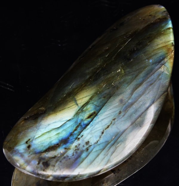 200ct Delicate Potato Chip Cut Labradorite Cabochon: Excellent expensive cut