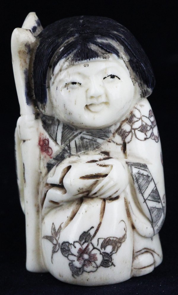 Chinese Handcarved Bone Netsuke: Excellent handcarved piece; 2"