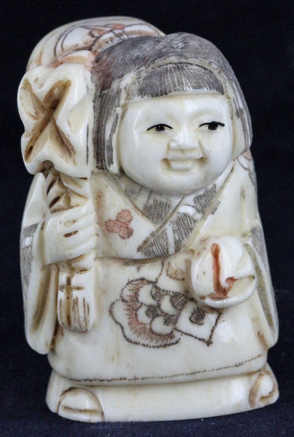 Chinese Handcarved Bone Netsuke: Excellent handcarved piece; 2"