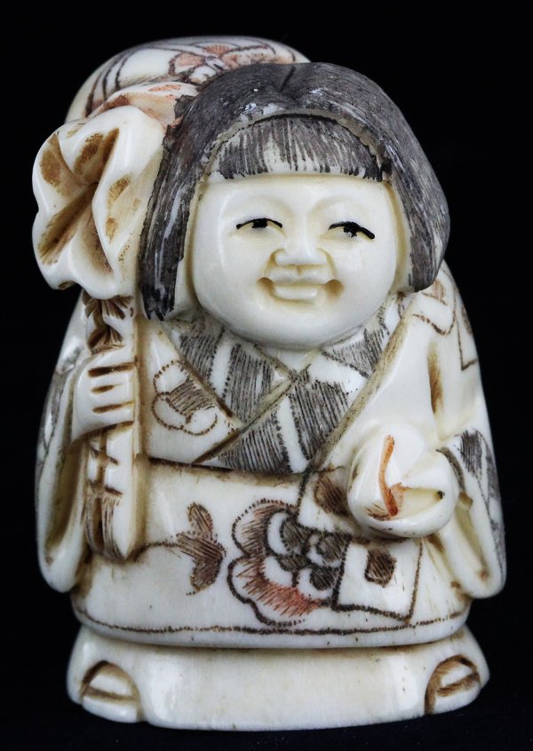 Chinese Handcarved Bone Netsuke: Excellent handcarved piece; 2"