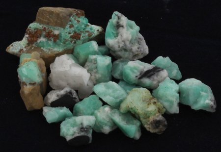 211.5ct Better Grade Colombian Emerald Rough: Excellent hi-grade parcel