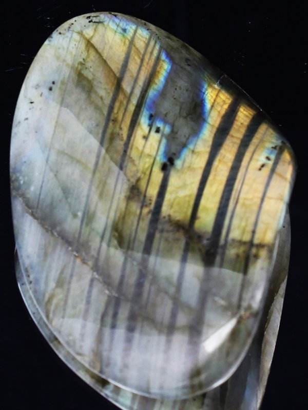 195ct Delicate Potato Chip Cut Labradorite Cabochon: Excellent expensive cut