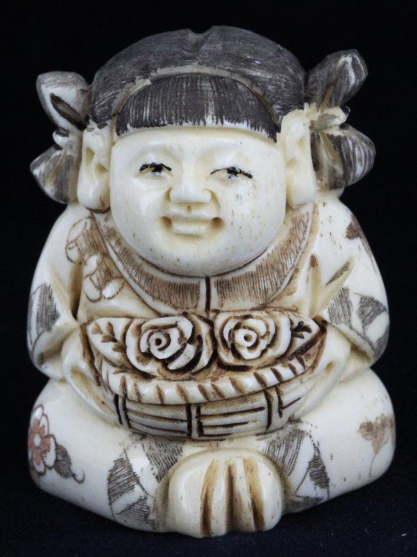 Chinese Handcarved Bone Netsuke: Excellent handcarved piece; 2"