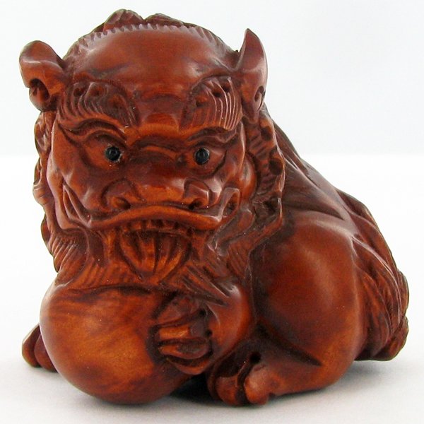 Handcarved Japenese Boxwood Netsuke: Excellent handcarved piece with lots of detail 2"