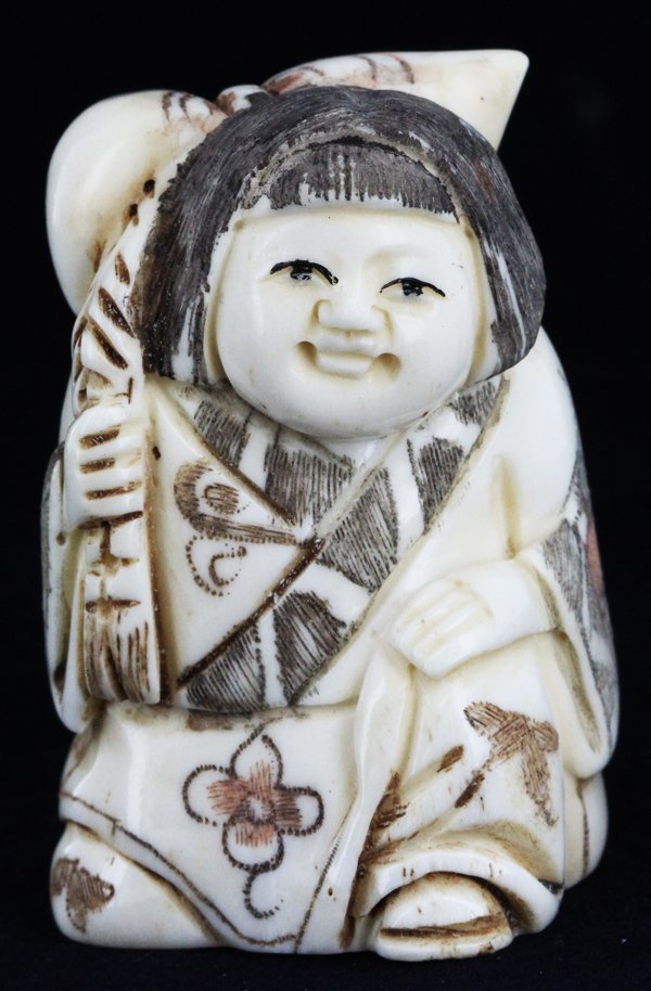 Chinese Handcarved Bone Netsuke: Excellent handcarved piece; 2"