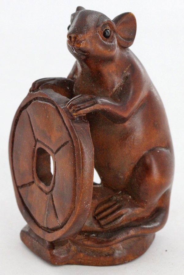 Handcarved Japenese Boxwood Netsuke: Excellent handcarved piece; 2"