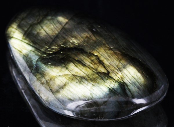 795ct Hefty Labradorite Cabochon: Excellent large piece