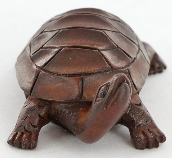 Handcarved Japenese Boxwood Netsuke: Excellent handcarved piece; 2"