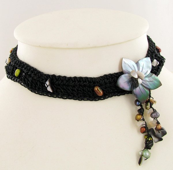 Crocheted Shell Choker Necklace: Excellent handcrafted piece