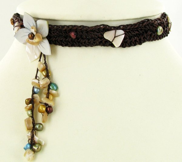 Crocheted Shell Choker Necklace: Excellent handcrafted piece
