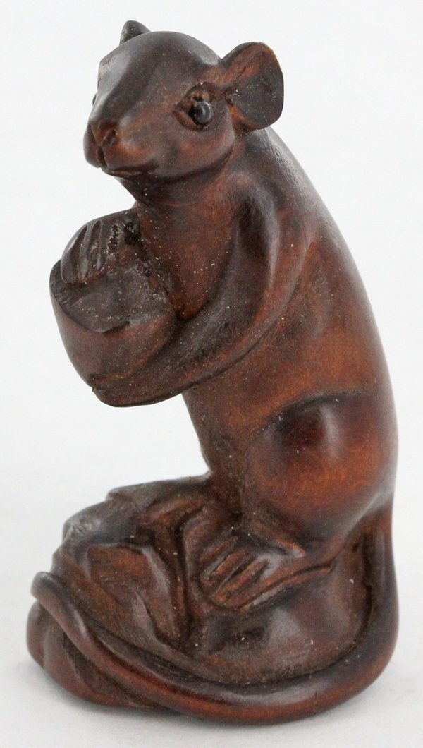 Handcarved Japenese Boxwood Netsuke: Excellent handcarved piece; 2"