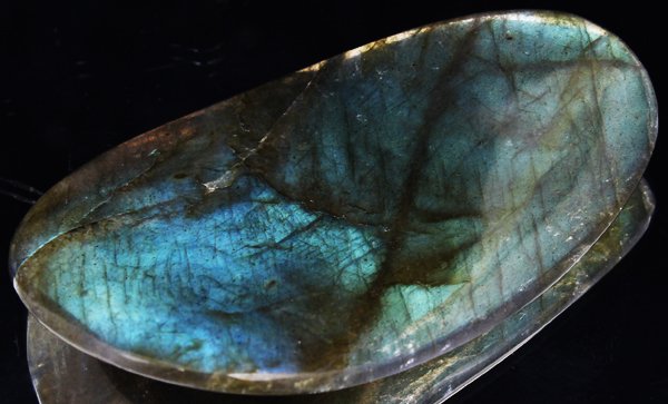 125ct Delicate Potato Chip Cut Labradorite Cabochon: Excellent expensive cut
