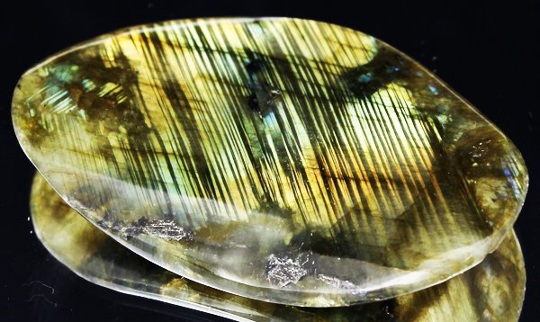 80ct Delicate Potato Chip Cut Labradorite Cabochon: Excellent expensive cut