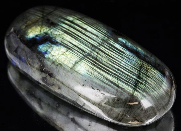 1025ct Hefty Labradorite Cabochon: Excellent large piece