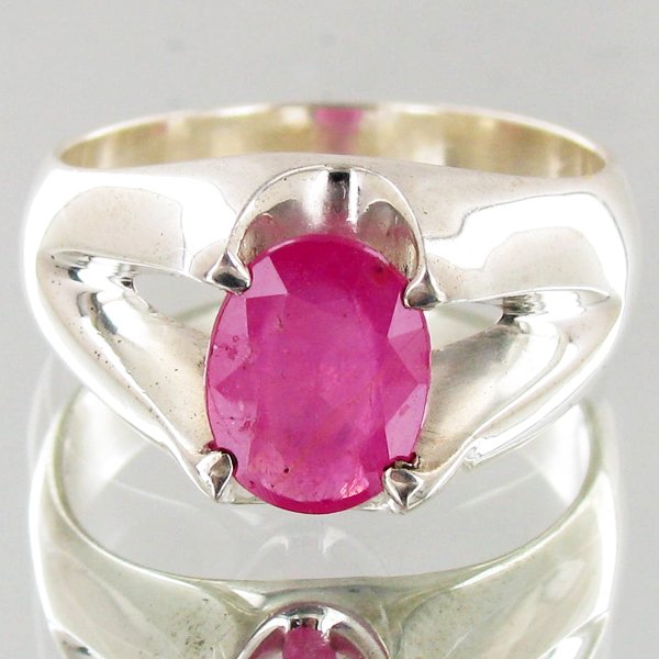 41.5twc Ruby Sterling Ring: Well crafted piece; stone with customary treatment