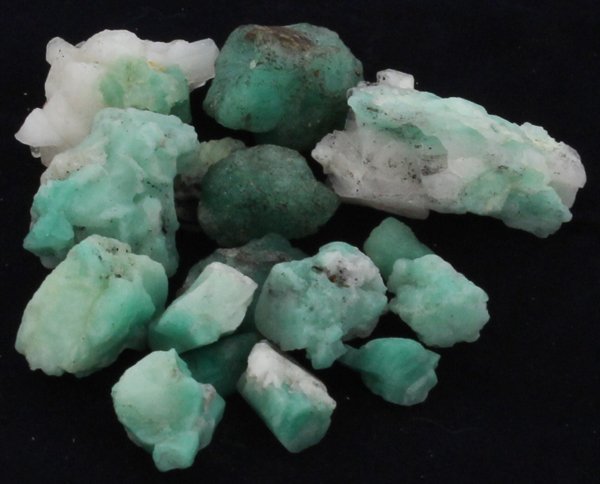 205ct Better Grade Colombian Emerald Rough: Excellent hi-grade parcel