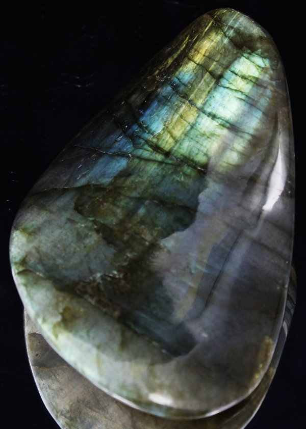 200ct Delicate Potato Chip Cut Labradorite Cabochon: Excellent expensive cut