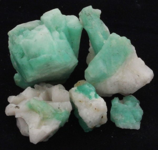 211ct Better Grade Colombian Emerald Rough: Excellent hi-grade parcel