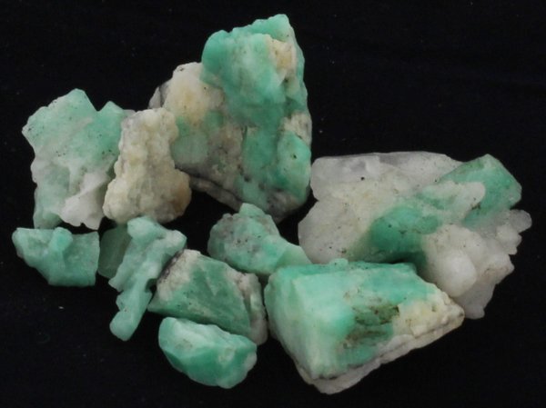 210.5ct Better Grade Colombian Emerald Rough: Excellent hi-grade parcel