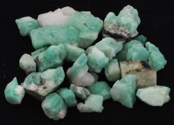 213ct Better Grade Colombian Emerald Rough: Excellent hi-grade parcel