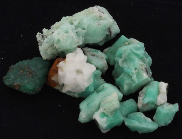 208ct Better Grade Colombian Emerald Rough: Excellent hi-grade parcel