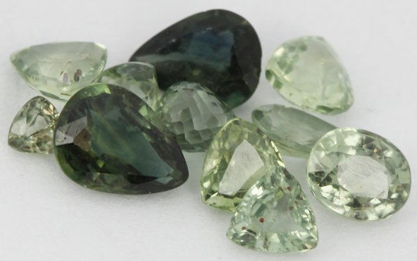 2.7ct Green Sapphire Parcel (1 of 1)