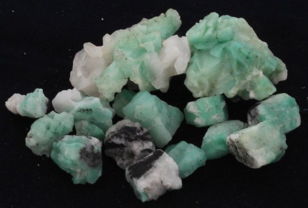 207ct Better Grade Colombian Emerald Rough: Excellent hi-grade parcel