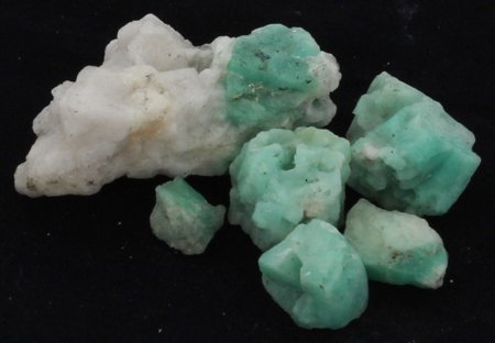 204ct Better Grade Colombian Emerald Rough: Excellent hi-grade parcel