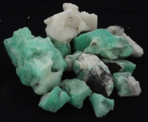 205ct Better Grade Colombian Emerald Rough: Excellent hi-grade parcel