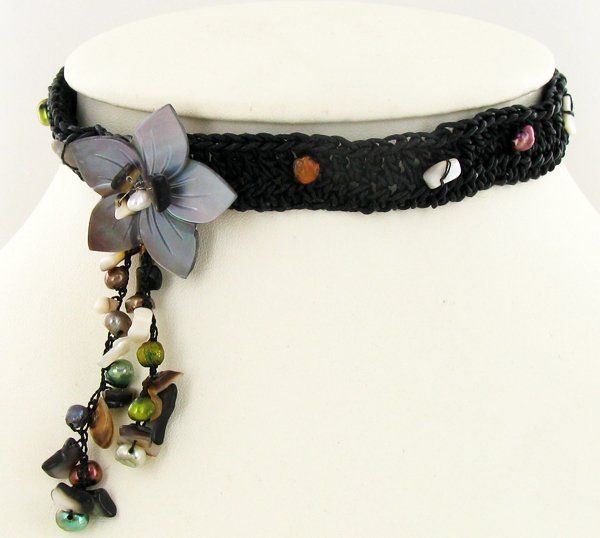 Crocheted Shell Choker Necklace: Excellent handcrafted piece