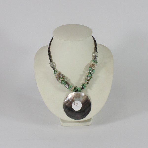 New Handcarved Shell Necklace Choker Pendants: Handcrafted shell necklace