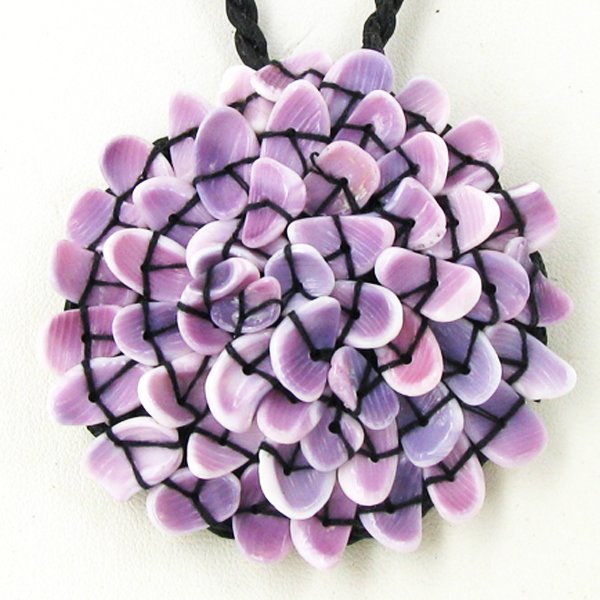 Shell Choker Necklace: Well made piece