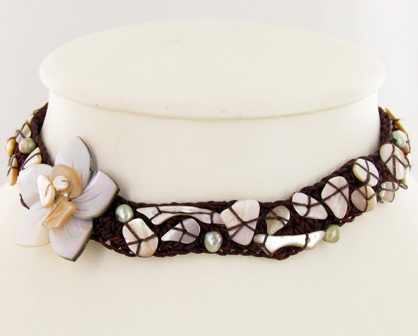 Crocheted Shell Choker Necklace: Excellent handcrafted piece