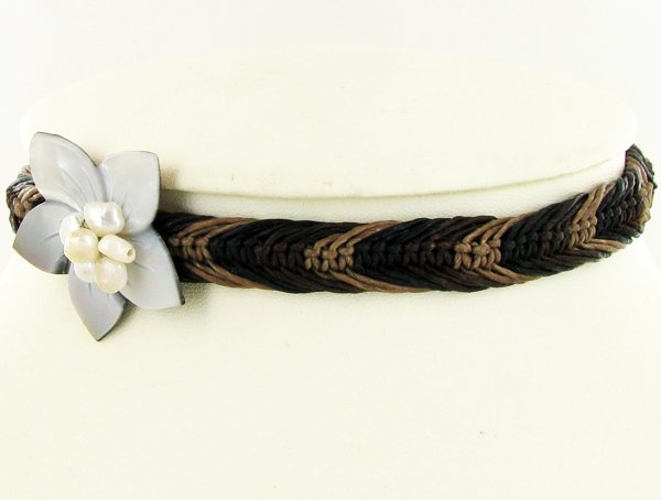 Crocheted Shell Choker Child Necklace: Excellent handcrafted piece