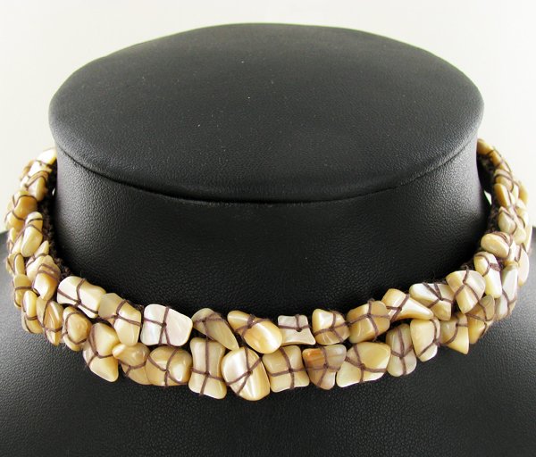 Crocheted Shell Choker Necklace: Excellent handcrafted piece