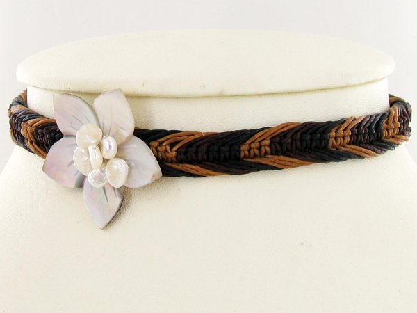 Crocheted Shell Choker Child Necklace: Excellent handcrafted piece
