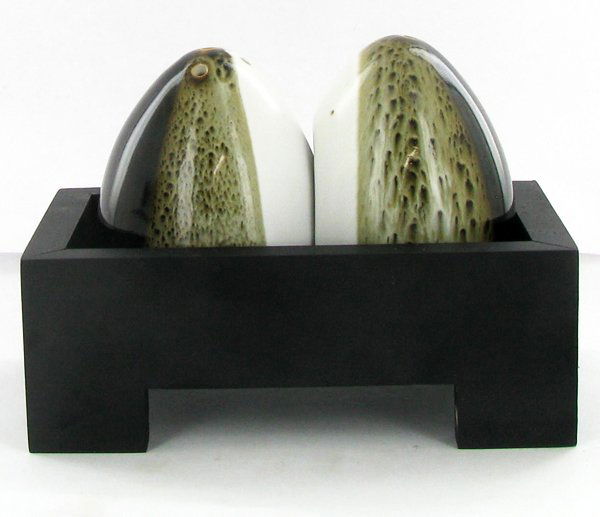 Egg Ceramic Salt & Pepper Shaker Set on Base (1 of 3)